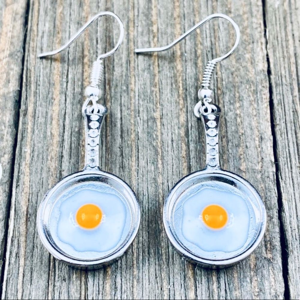 Egg in frying pan earrings!